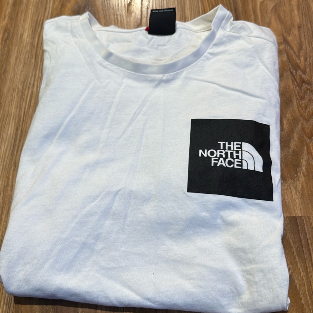 The north face boy men’s shirt medium white short sleeve t shirt